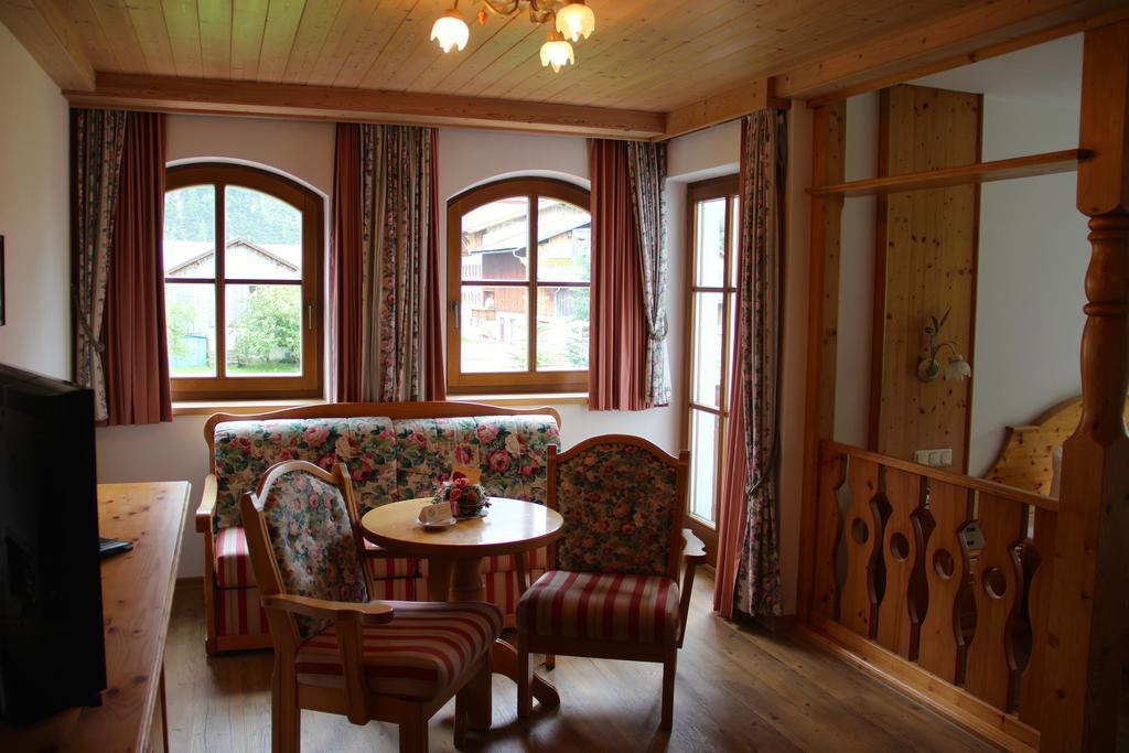 Hotel Winklerhof Holzgau Pokoj fotografie