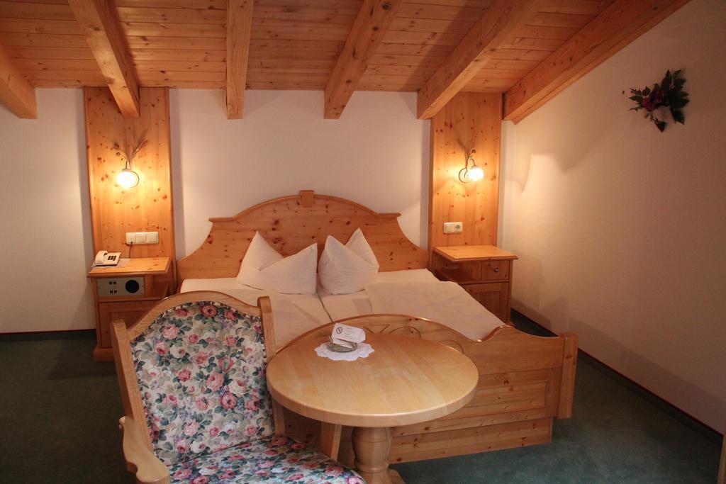 Hotel Winklerhof Holzgau Pokoj fotografie